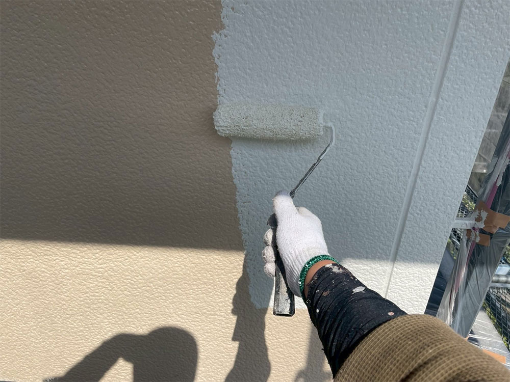 外壁中塗塗装施工