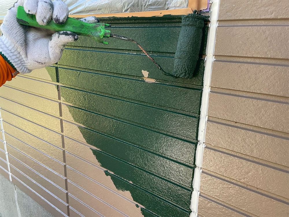 外壁中塗塗装施工