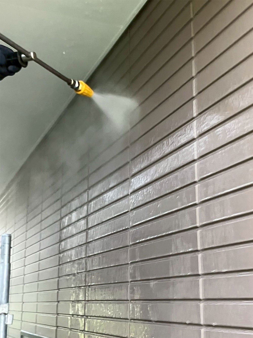 屋根・外壁全体を洗浄